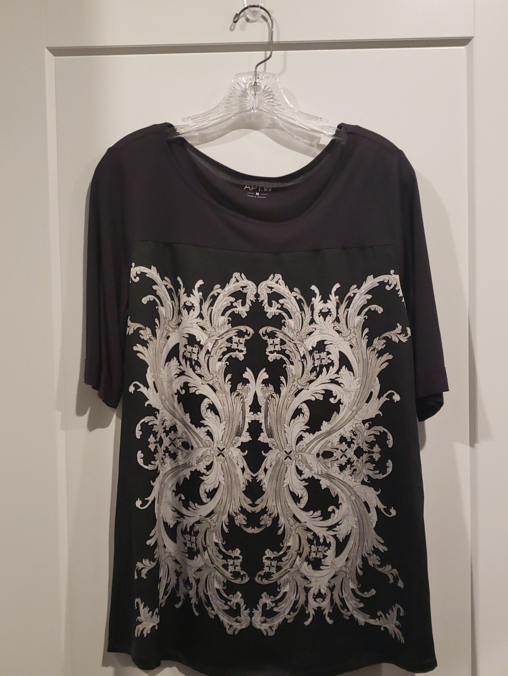 Apt. 9 Black Short-Sleeve Tee with Cream Ornate Medallion Print